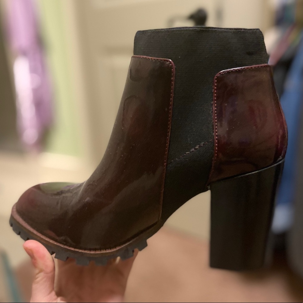STEVE MADDEN Chunky, Burgundy Booties